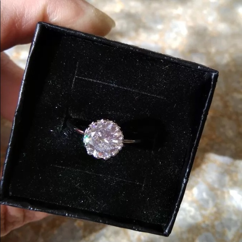 New crown crystal size 6 ring - Picture 4 of 5